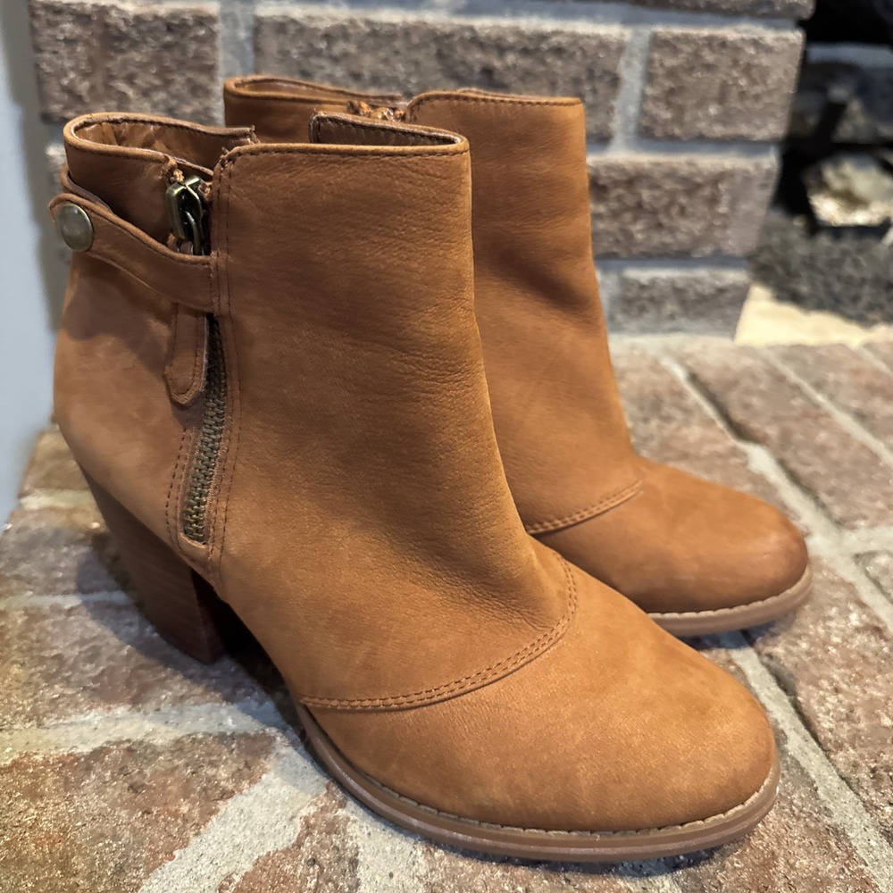 Gianni Bini Boots Womens 6.5M Ankle Booties Heel Side Zip Brown Leather Round